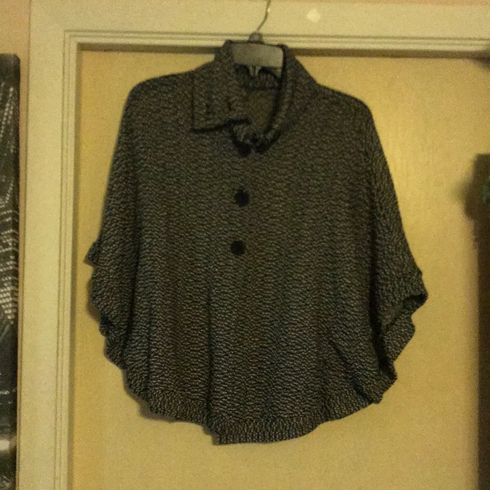 Gorgeous black & white capelet. Size L. Vintage